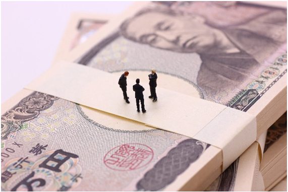 役員給与を変更したい!企業担当者が知っておきたい手続き方法と注意点 役員給与を変更したい!企業担当者が知っておきたい手続き方法と注意点
